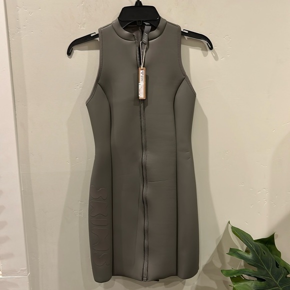 SKIMS Rubberized Scuba Swim Mock Neck Dress SZ S NWT Grey chalk 🔥✨✨ - Picture 4 of 6